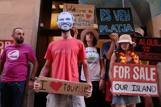 spain protest mallorca